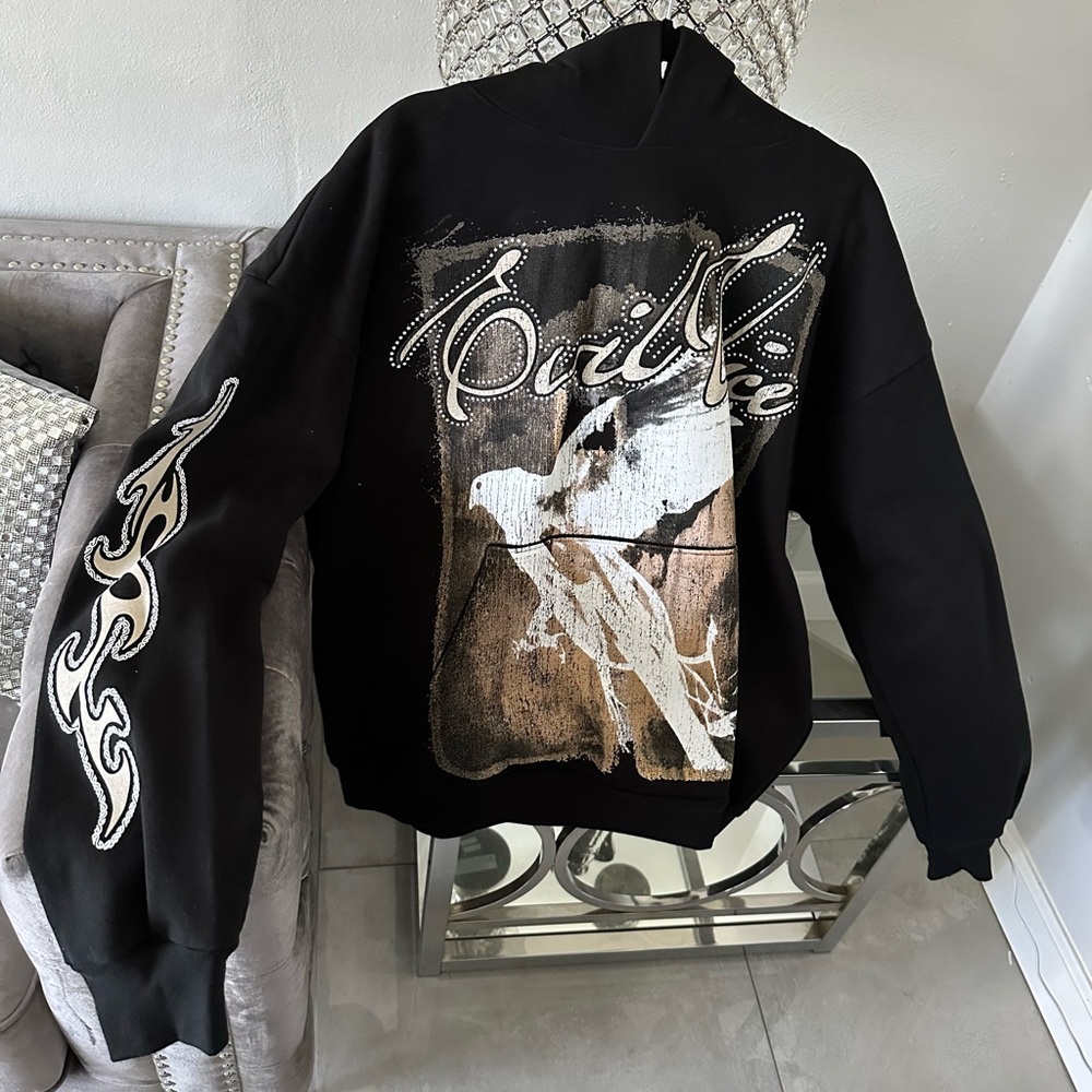 Stylish Black Graphic Crewneck Sweater